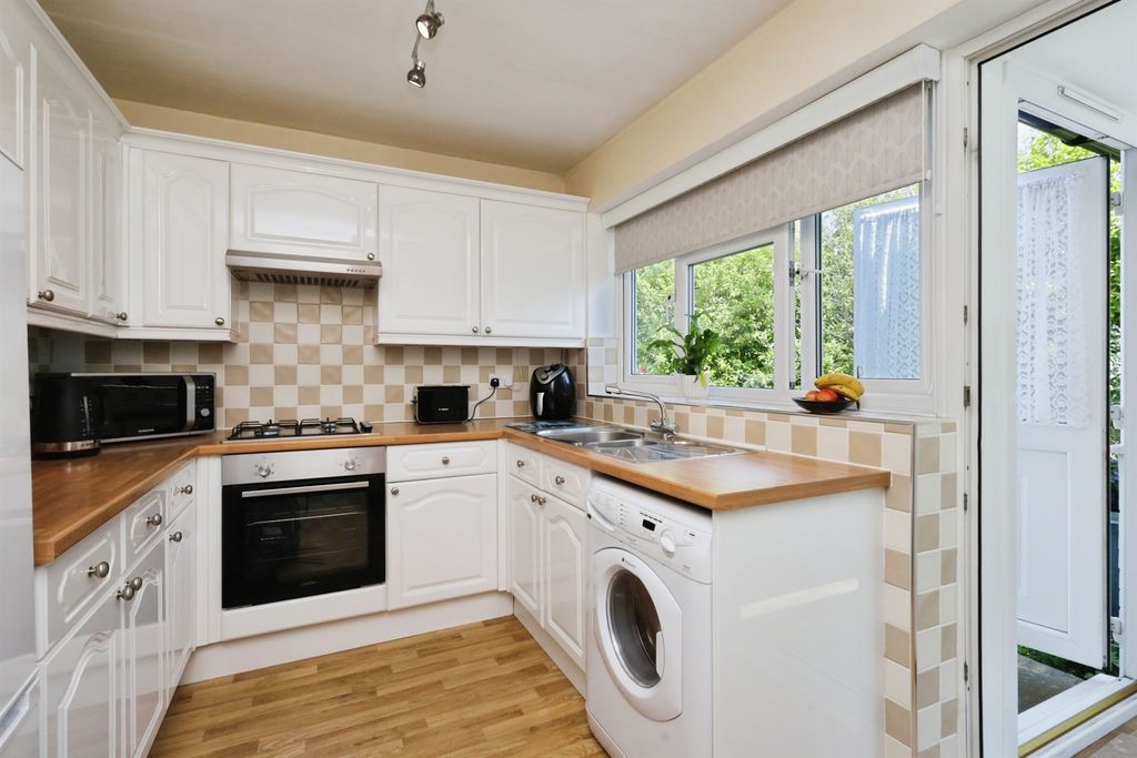 Property photo 3 of 11