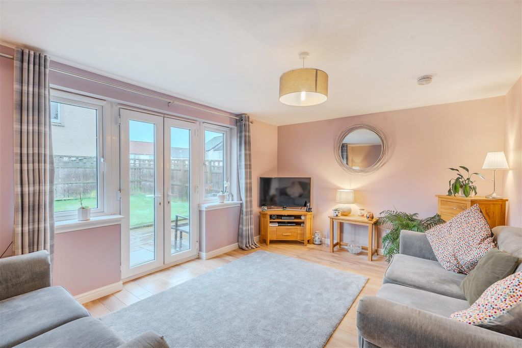 Property photo 3 of 20 Living 1