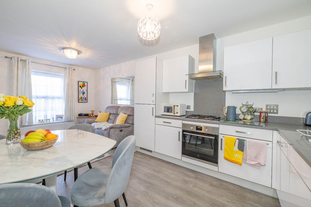 Property photo 3 of 16 Picture 3