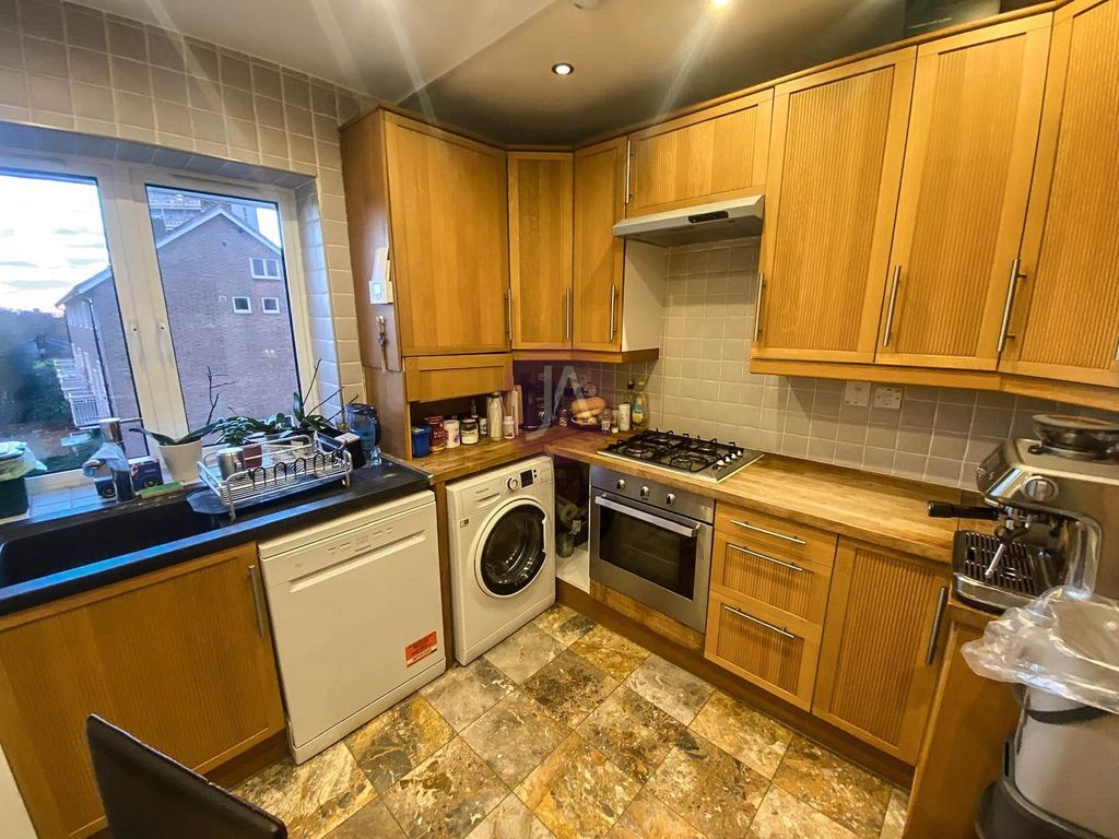 Property photo 3 of 11 Picture No. 12
