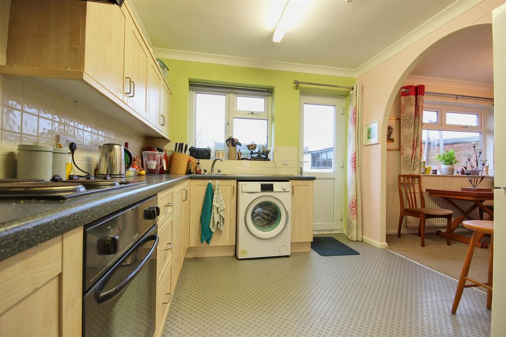 Property photo 3 of 16 Kitchen