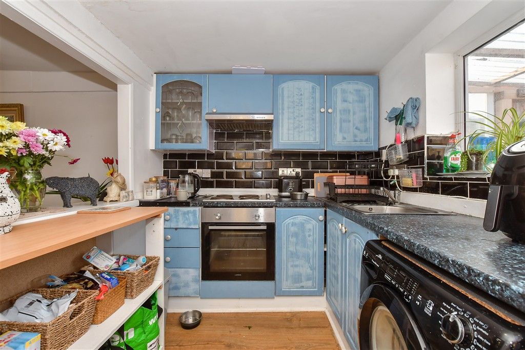 Property photo 3 of 16 Kitchen