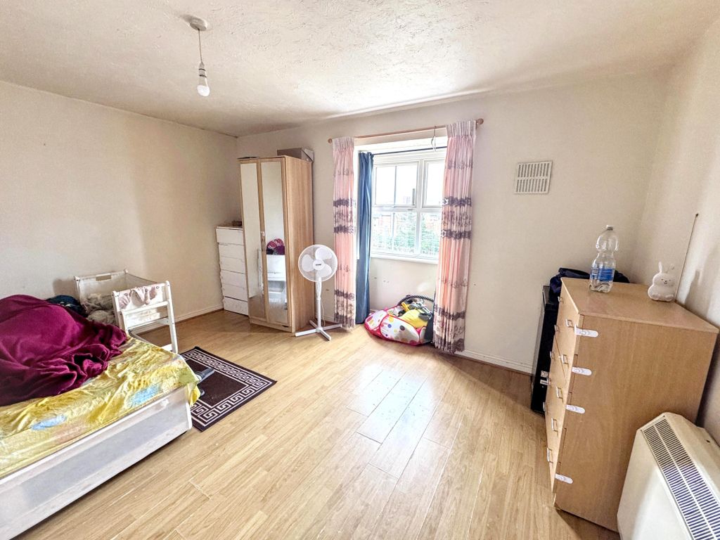 Property photo 2 of 8