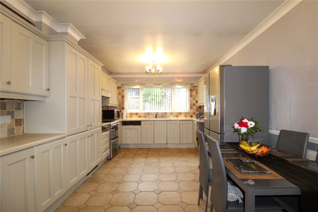 Property photo 3 of 18 Picture No. 24