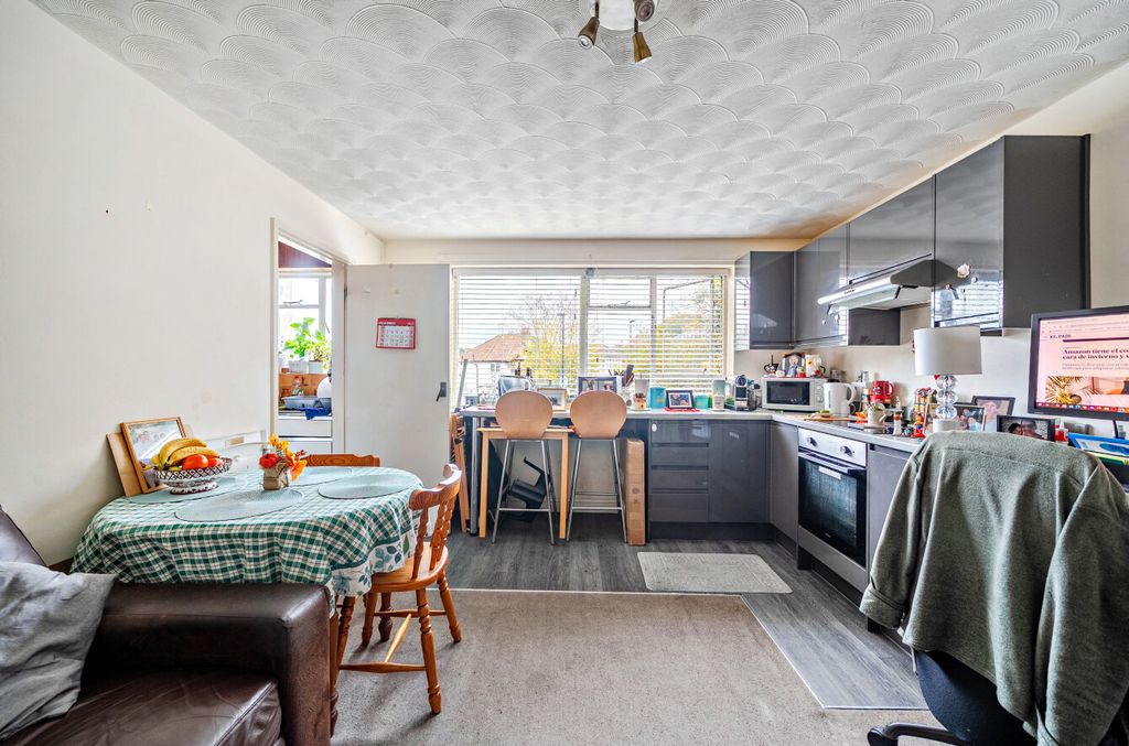 Property photo 2 of 8 1376196-6-690c8E3...