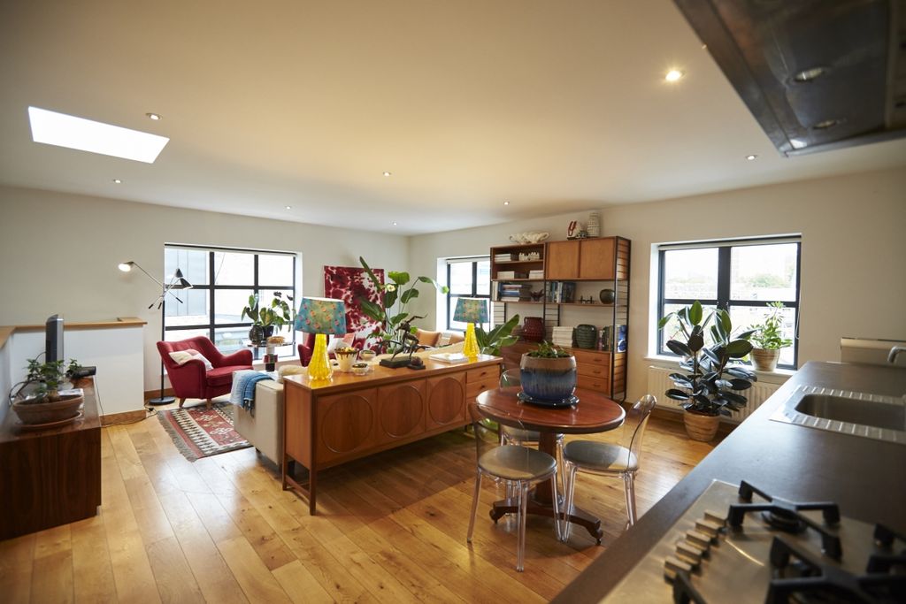 Property photo 3 of 7 170907_The Yard No.5