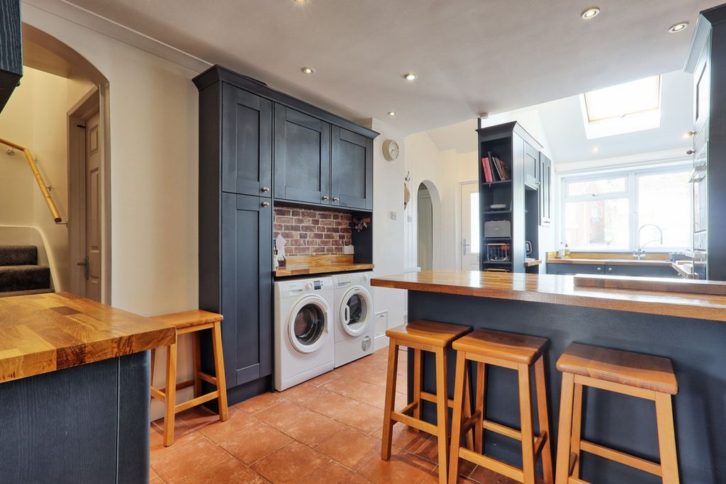 Property photo 2 of 34