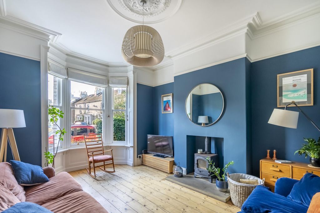 Property photo 3 of 25 Living Room