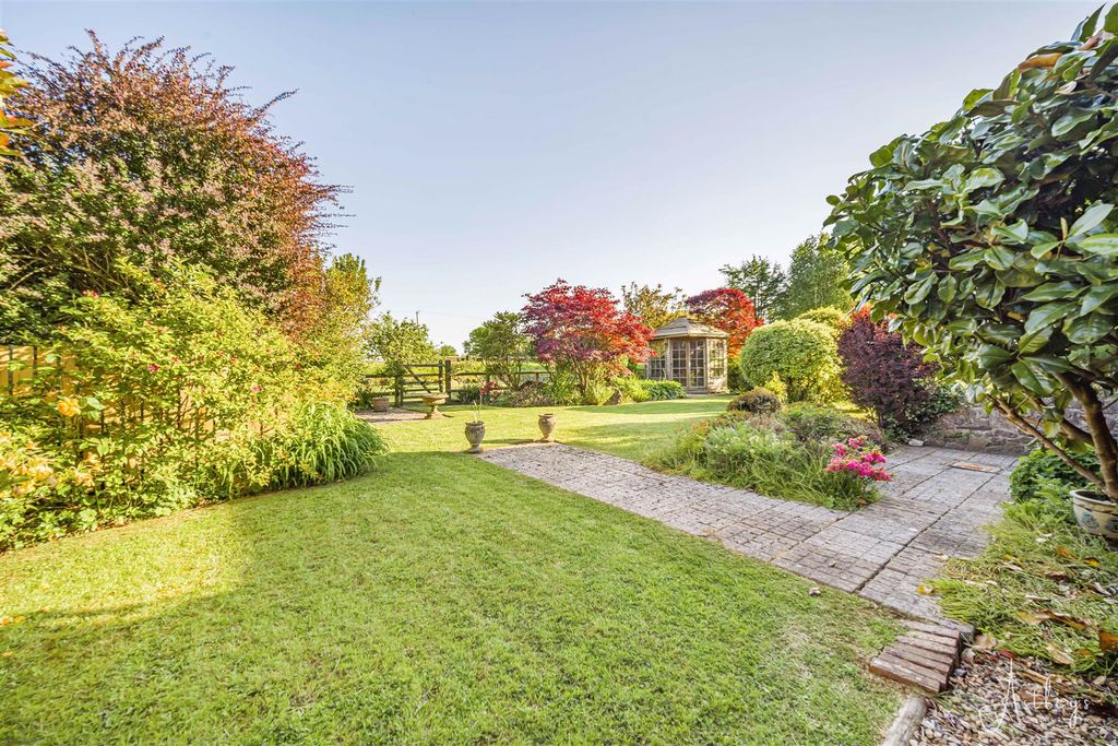 Property photo 2 of 28 Rear Garden