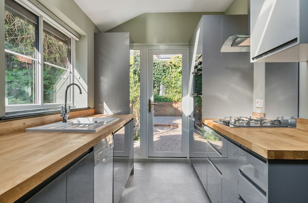 Property photo 2 of 21 Kitchen