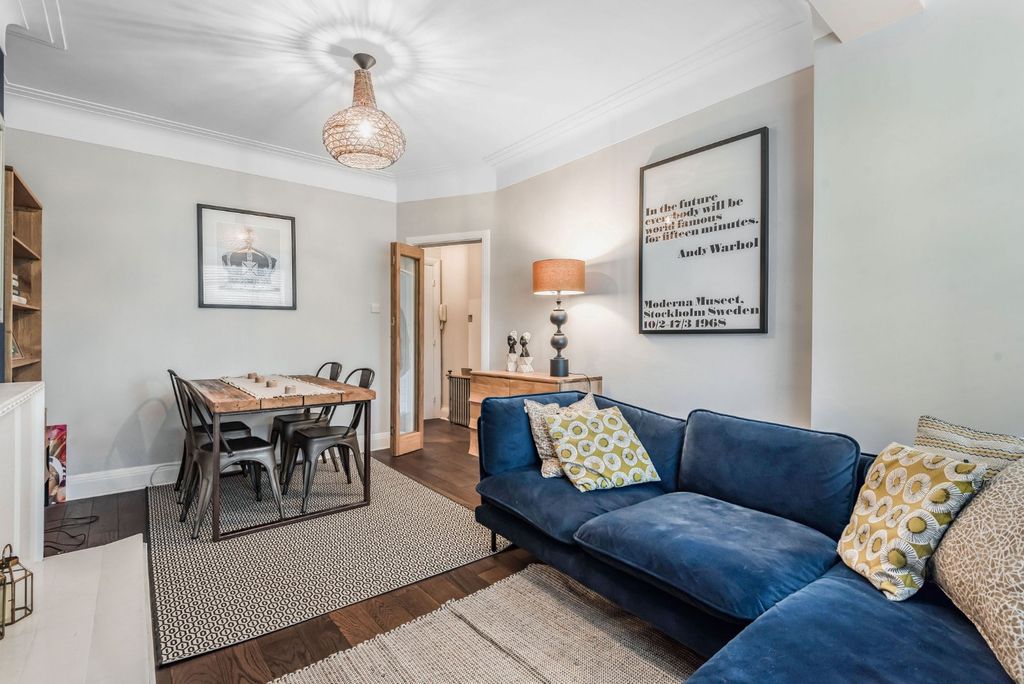 Property photo 2 of 11 Reception