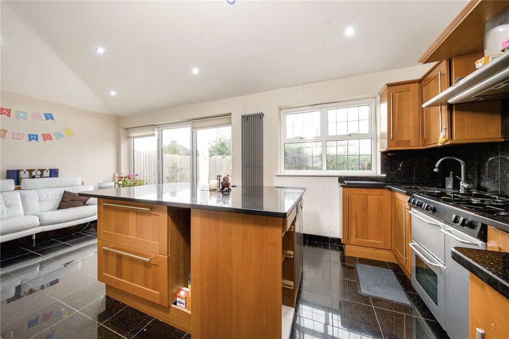Property photo 3 of 19 Kitchen