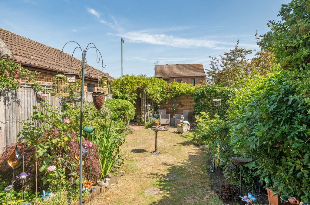 Property photo 2 of 21 Garden