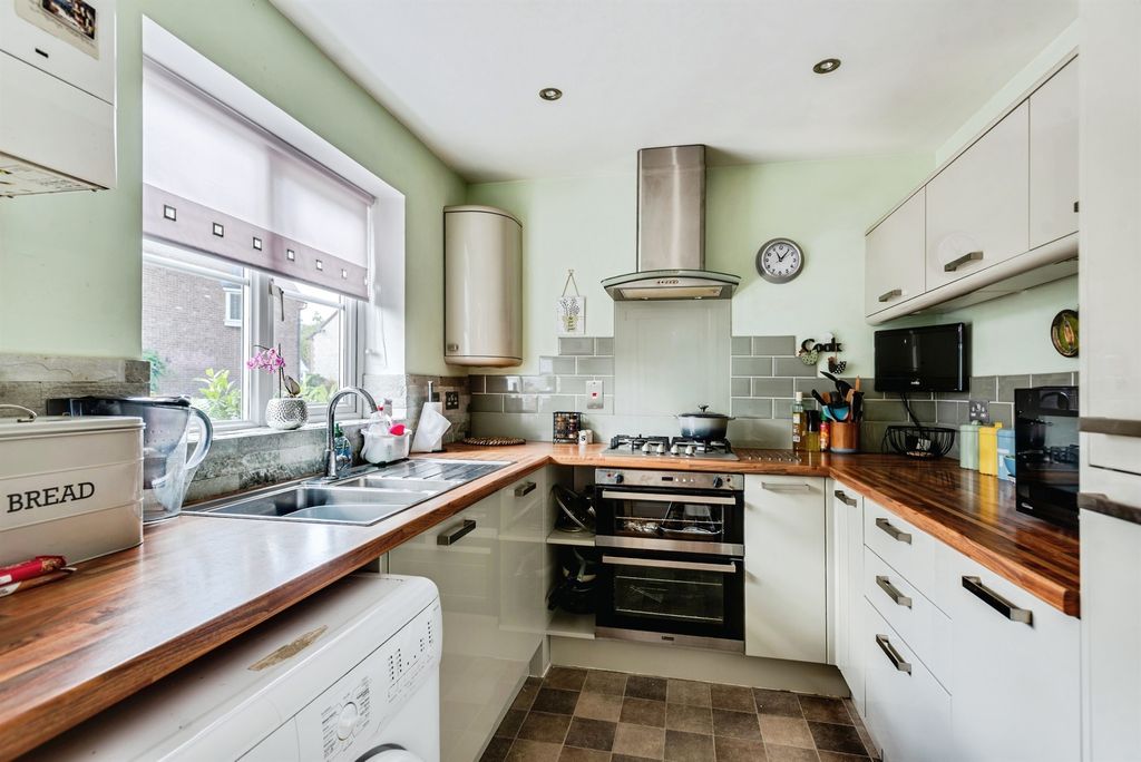 Property photo 2 of 17