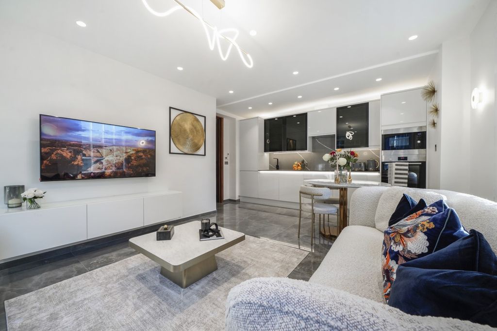 Property photo 3 of 19