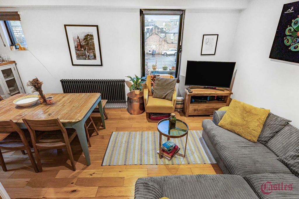 Property photo 1 of 31 Living Room