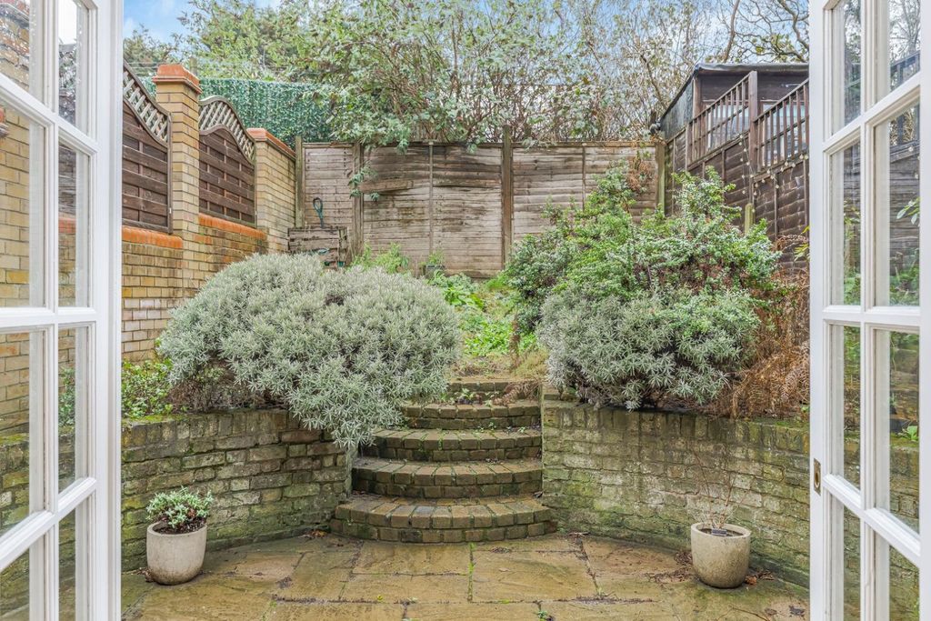 Property photo 2 of 18 Picture No. 10