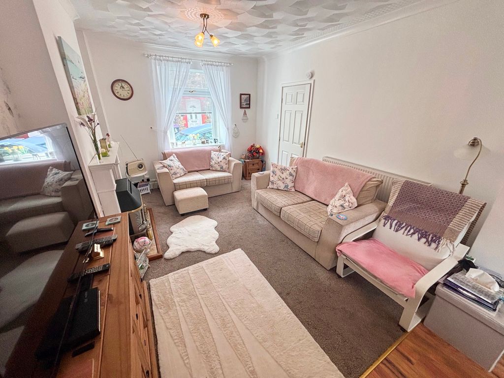 Property photo 3 of 28