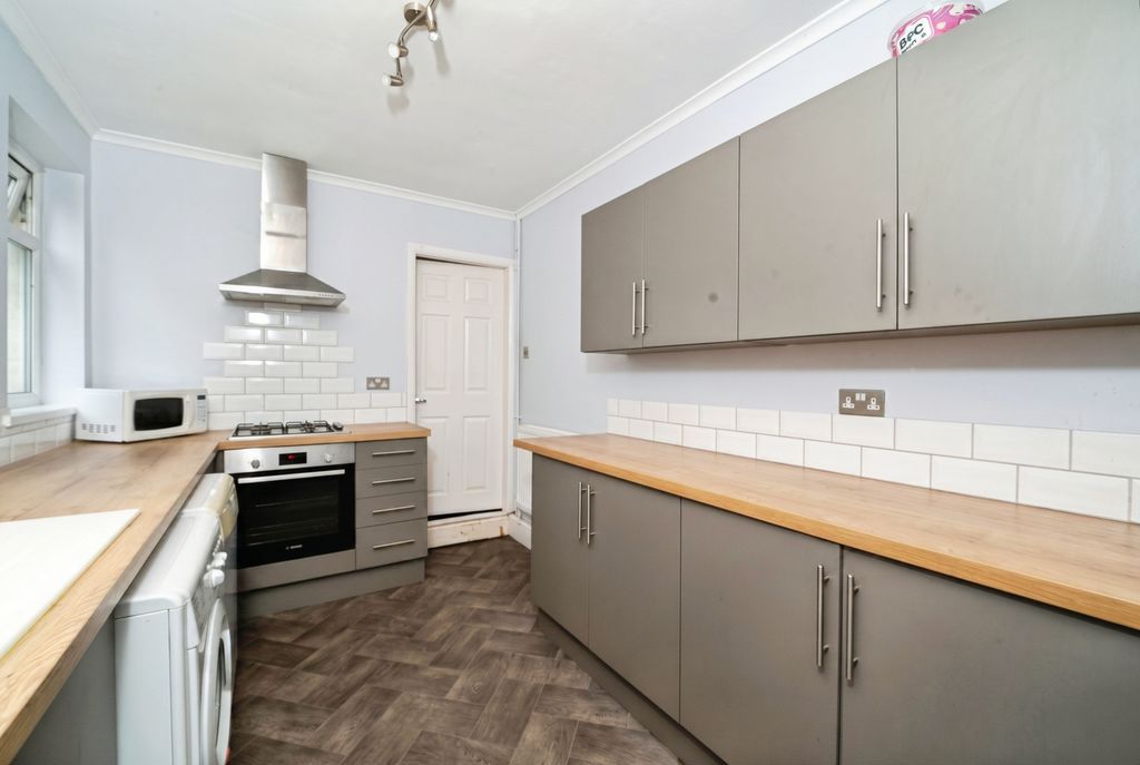 Property photo 2 of 14 Kitchen