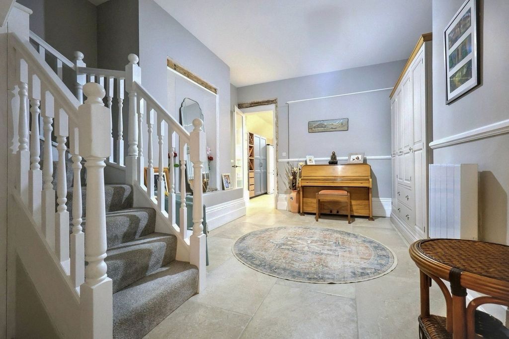 Property photo 2 of 20 Img_2339_1758202788878.Jpeg