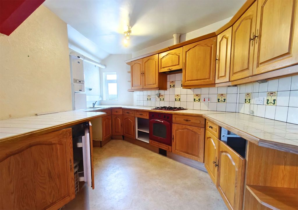 Property photo 3 of 9 Kitchen