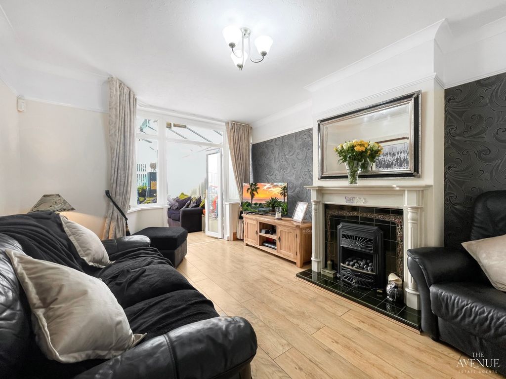 Property photo 2 of 18 4554763