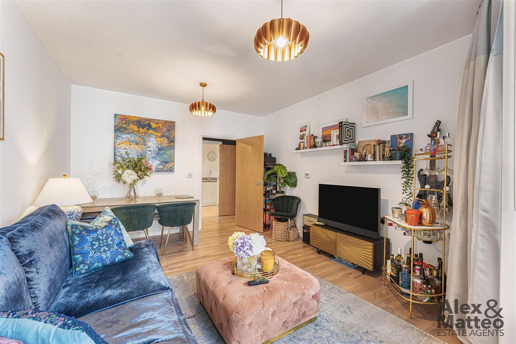 Property photo 3 of 20 Sequoia House