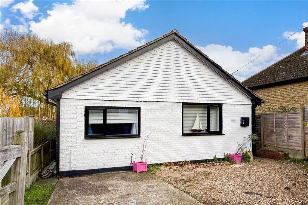 Property photo 1 of 10 Front