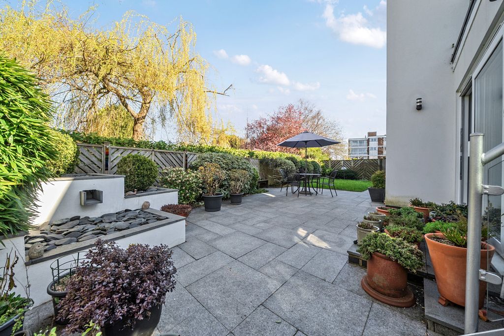 Property photo 3 of 35 1432534-35-69Baee...