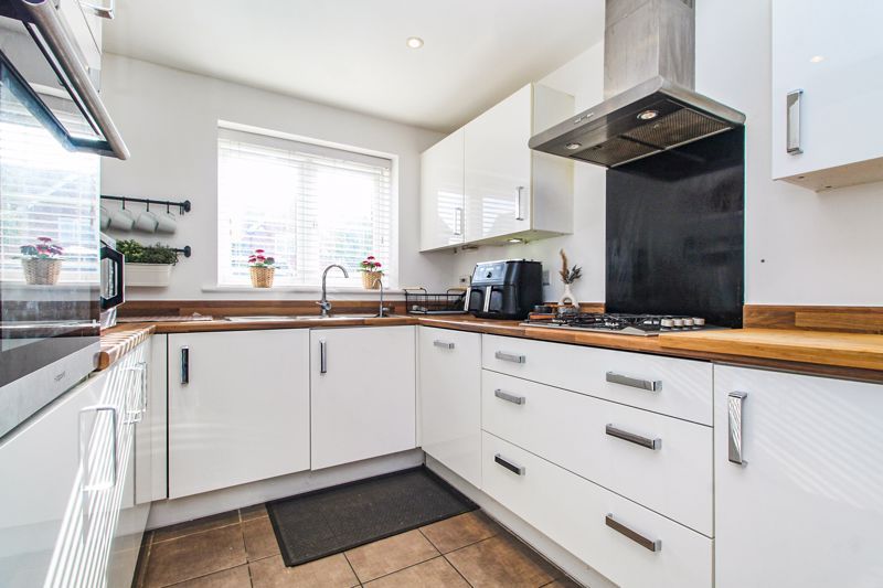 Property photo 2 of 16 Kitchen