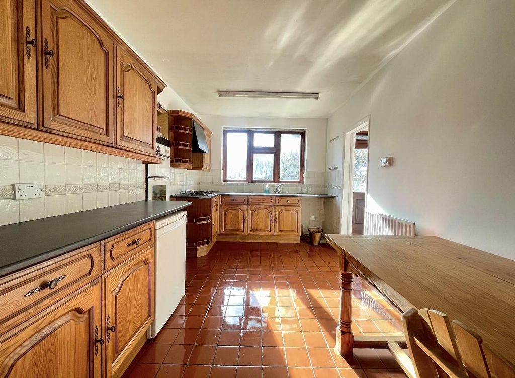 Property photo 3 of 8 F3d751B5-E81B-4A25-98F3-E463E460B06F.Jpg