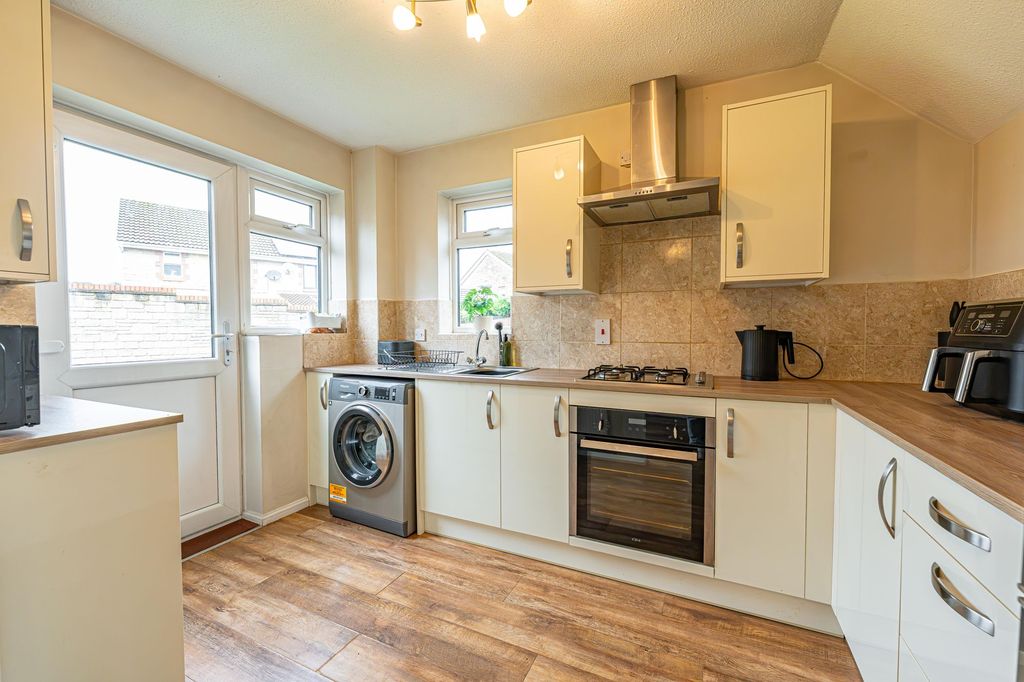 Property photo 2 of 35