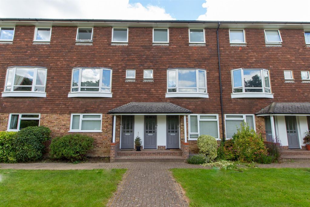 Property photo 1 of 10 7 Queens Court - Front.Jpg