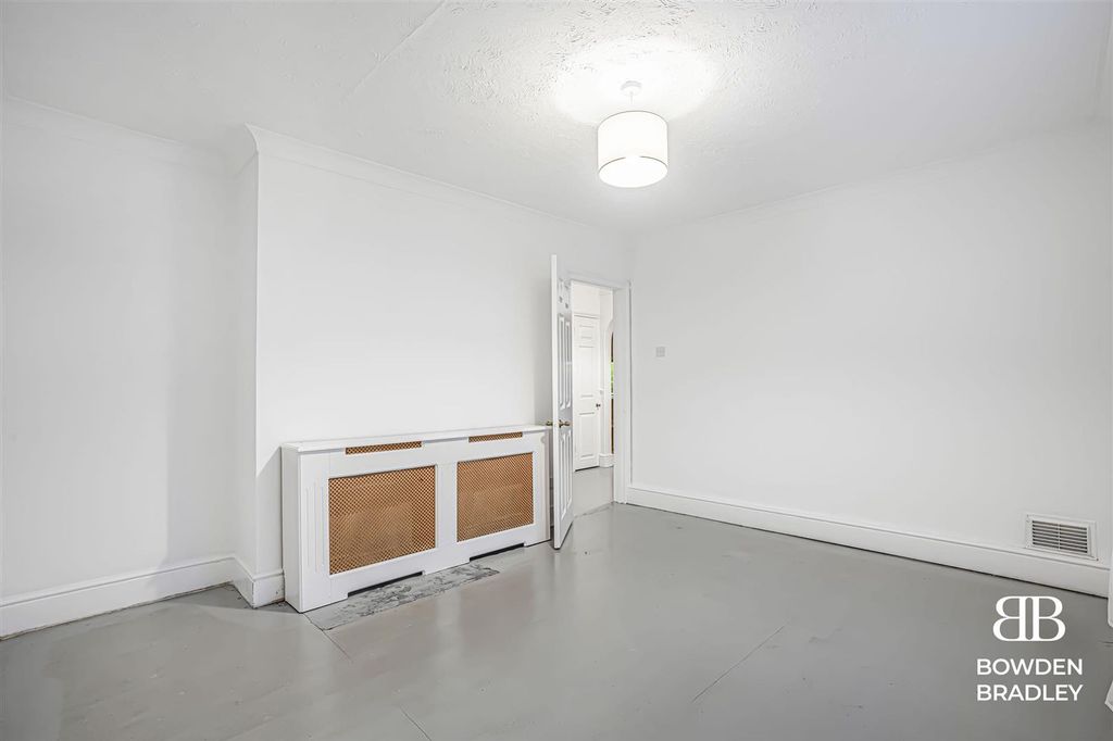 Property photo 3 of 15 Living Room