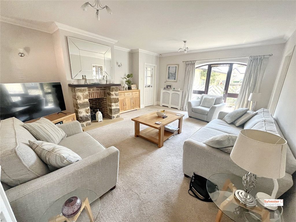 Property photo 3 of 36 Picture No. 04