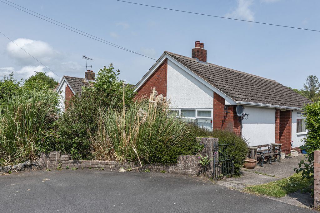 Property photo 1 of 28