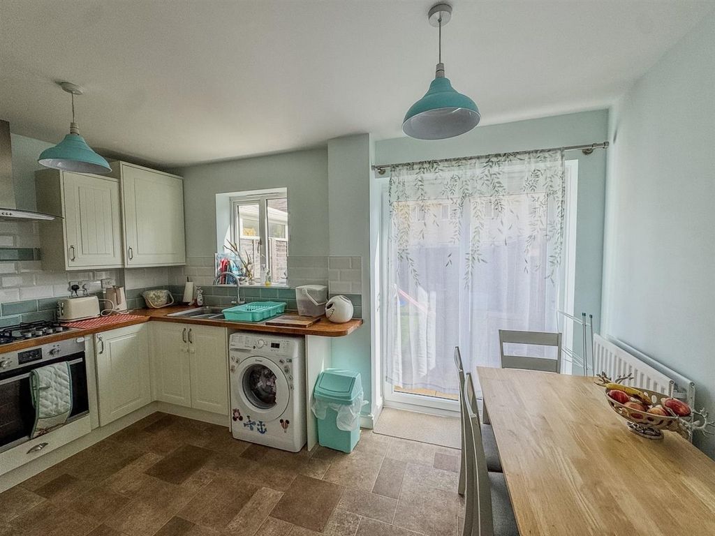 Property photo 3 of 16 Kitchen / Diner