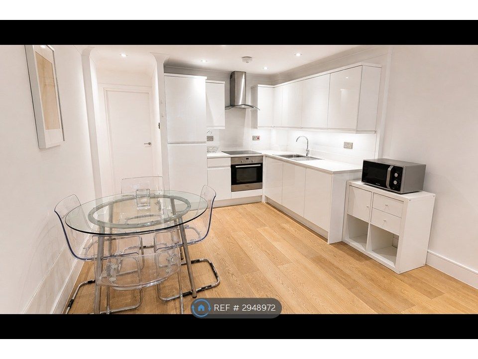 Property photo 3 of 10 Kitchen