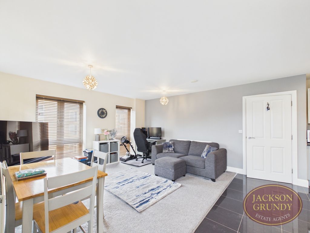 Property photo 2 of 9 18 The Square