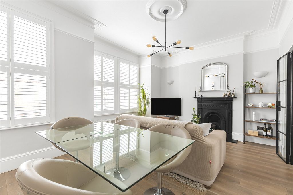 Property photo 3 of 11 Dining Area