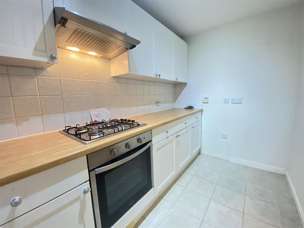 Property photo 3 of 17 Kitchen