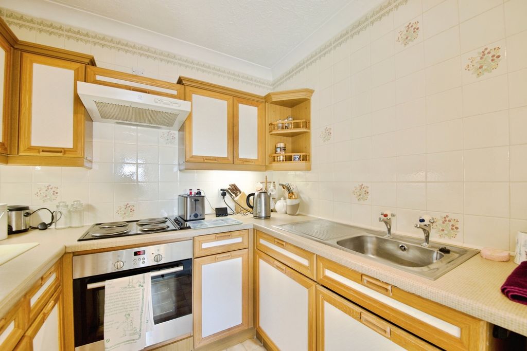 Property photo 3 of 14 Kitchen