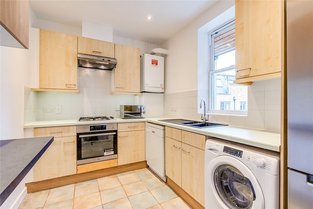 Property photo 2 of 6 Kitchen