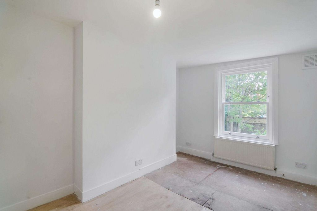 Property photo 3 of 9 Flat C, 197 Kilburn Park Road, London Nw6 5LG