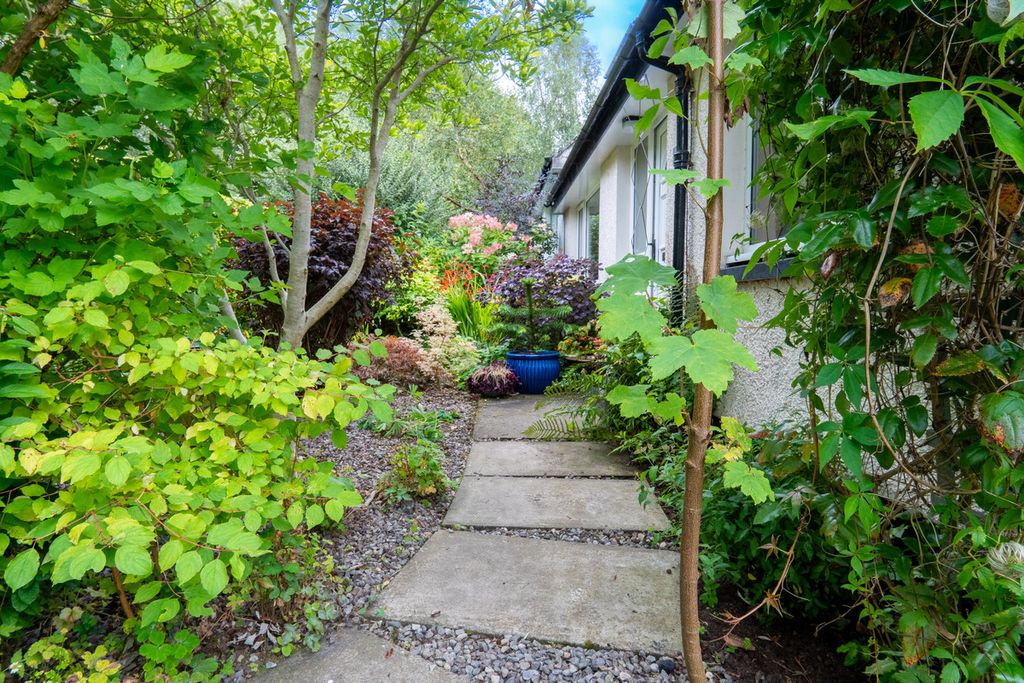 Property photo 2 of 30
