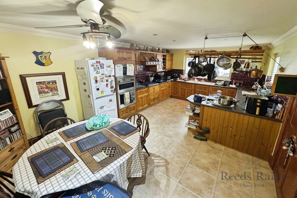 Property photo 3 of 14 Dining Kitchen