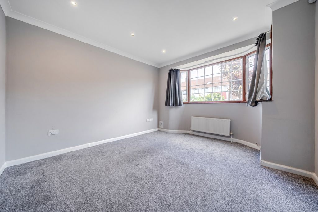 Property photo 2 of 18 1486641-1-6A45023...