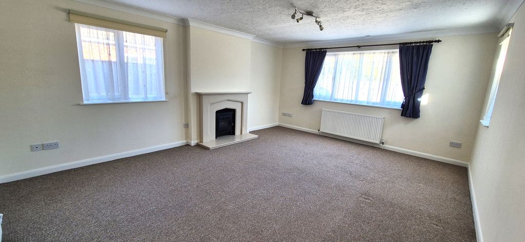 Property photo 2 of 10 Living Room