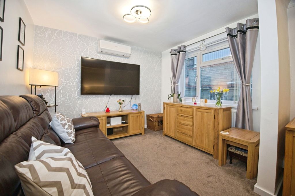 Property photo 3 of 15 Living Room