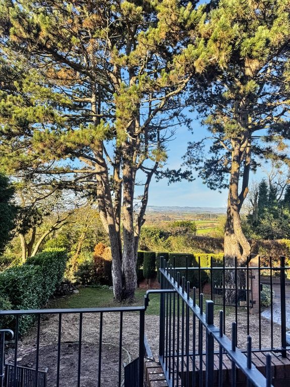 Property photo 2 of 7 Sunny, Well-Kept Garden Area With Mature Trees, He...